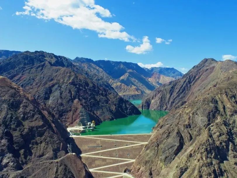 察汗乌苏水电站大坝全景新疆开都河公司察汗乌苏水电站位于开都河中游