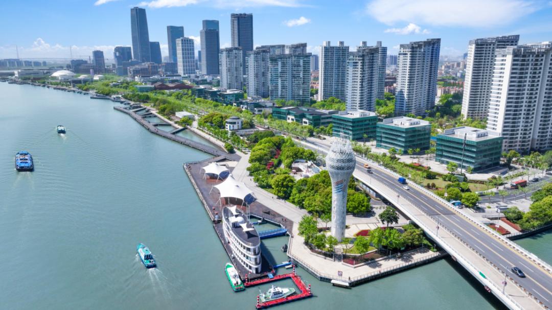 看展,摄影推荐指数:最后一站来到西岸美术馆,这是徐汇滨江的文化艺术