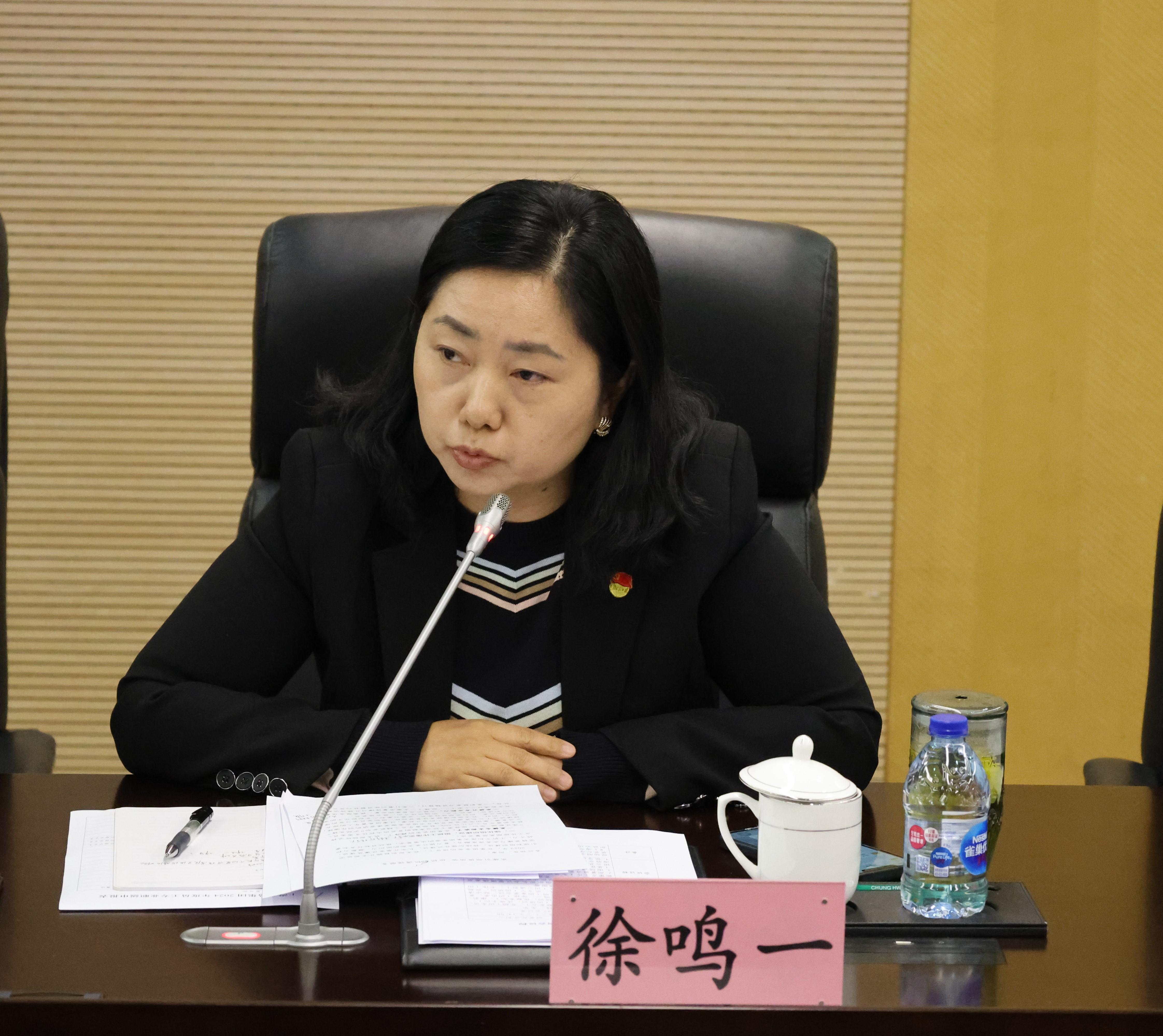 集团公共资源交易总部党支部书记徐鸣一和上海股交中心党委书记徐军