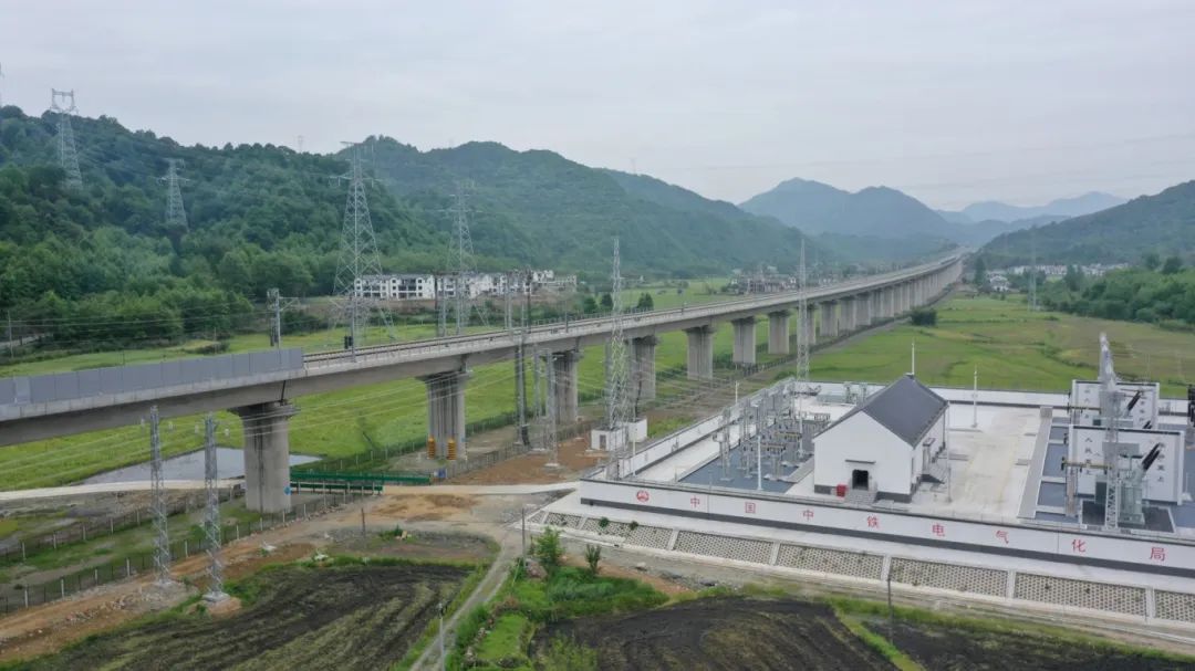 串联"高颜值"生态画廊!池黄高铁今日开通运营