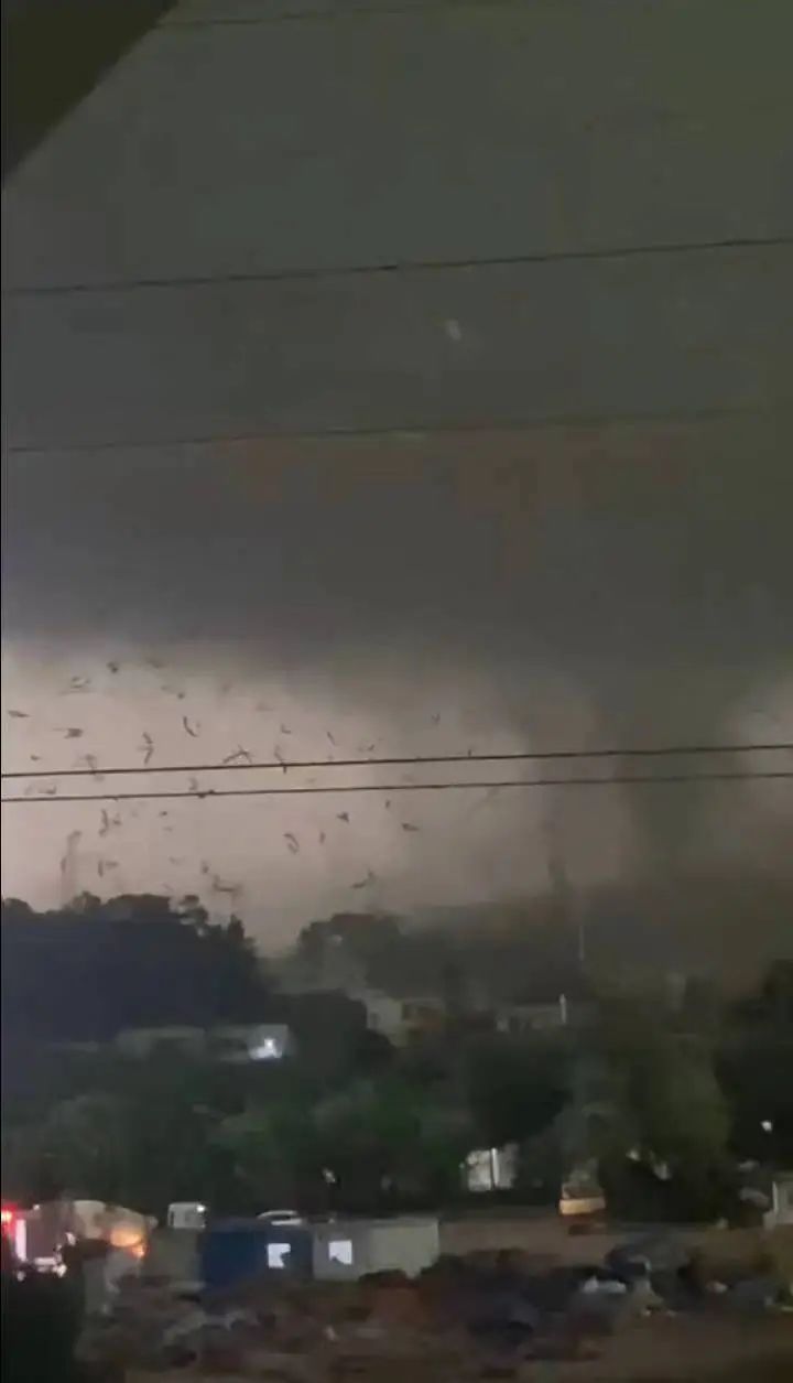 强龙卷风+冰雹！有厂房被吹翻！广州今日遭遇极端天气