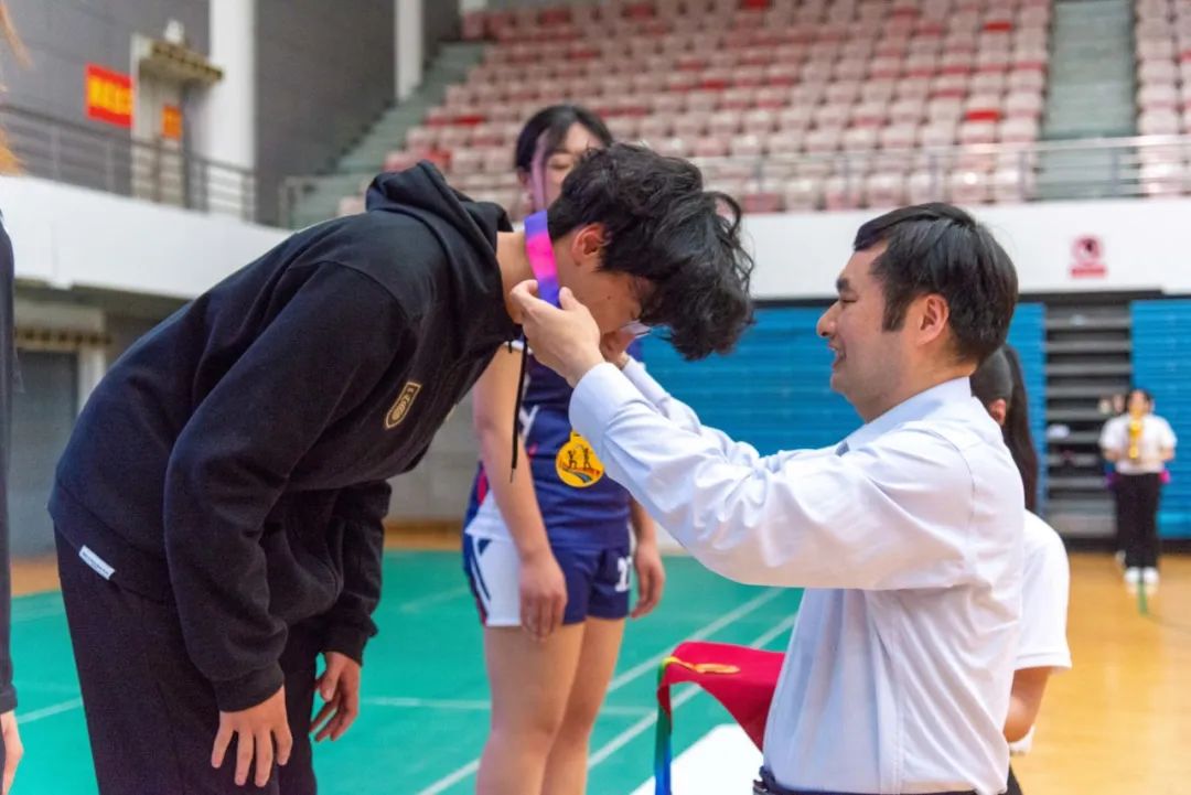 2024"狮子山杯"排球赛收官,ta们捧杯