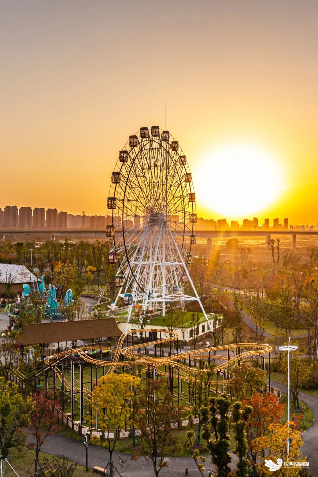 4月1日-5月30日 09:30-17:30,极地动漫节限定演艺"极地动物狂欢大
