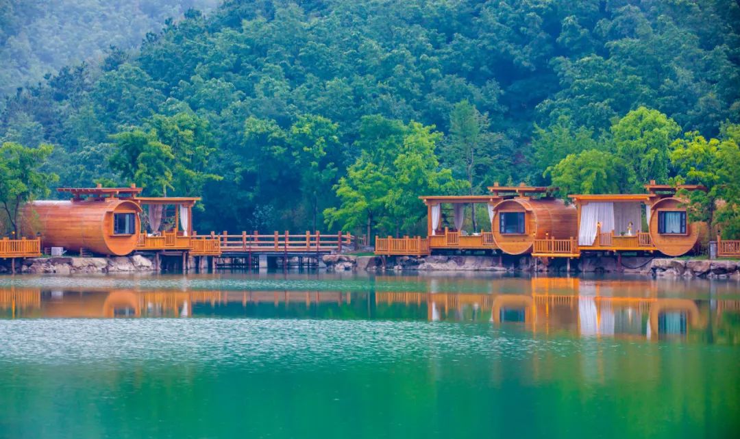 晚上,可以选择在九如山民宿享受休憩,当月光洒在山林间,九如山成撩挝