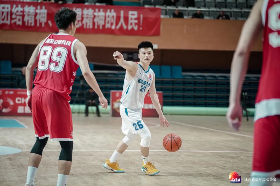 末节,海安苏通机电曾一度把比分迫近直10分,但是东台大粮仓郭晓的三