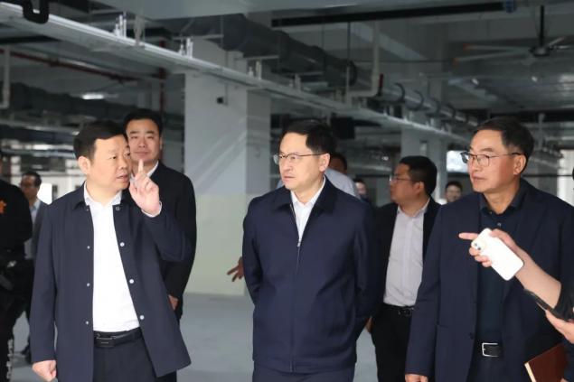 医药高新区党工委副书记,管委会主任,高港区委副书记,区长丁志强赴