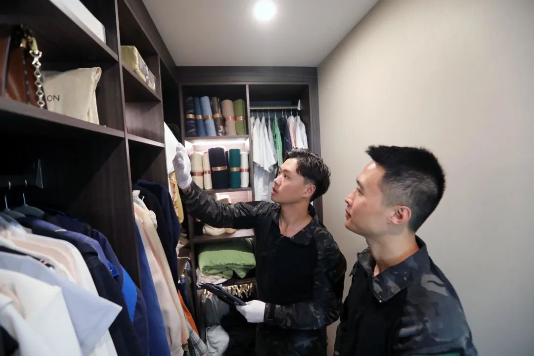 兵哥哥来了,把"豆腐方块"叠进每个人的家里