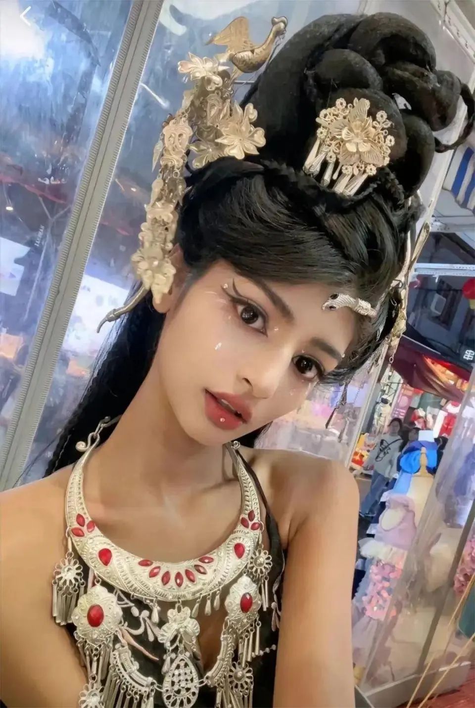 中国夫妻收养的巴基斯坦孤女长大了！已是80万粉丝的小网红