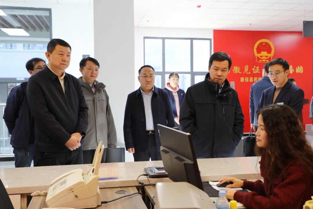 周学勤到市民中心调研