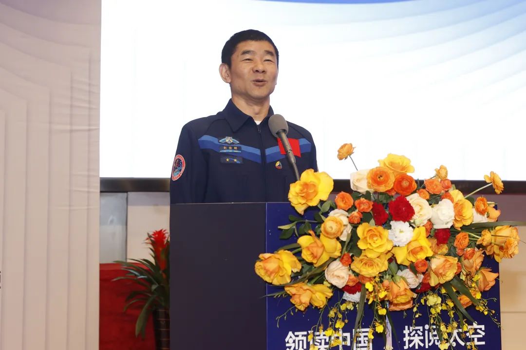 目前正在中国空间站执行任务的湖南籍航天员汤洪波,向活动发来了视频"