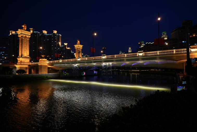 武宁路桥焕新颜,全市首个跨苏州河灯光水幕景观桥亮相