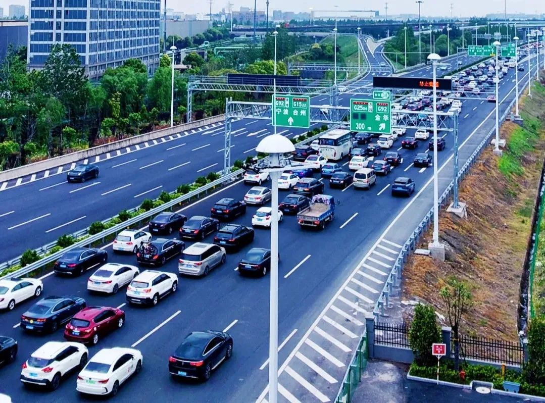 出城大流量来了!部分高速已出现缓行