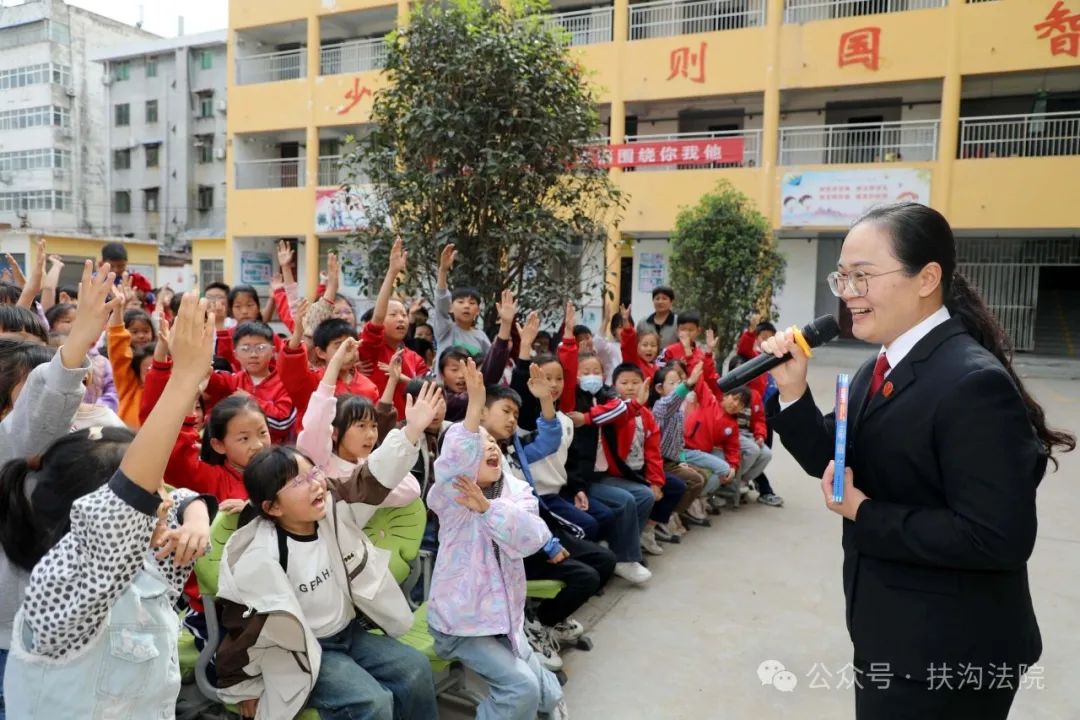 吉祥路小学校服图片