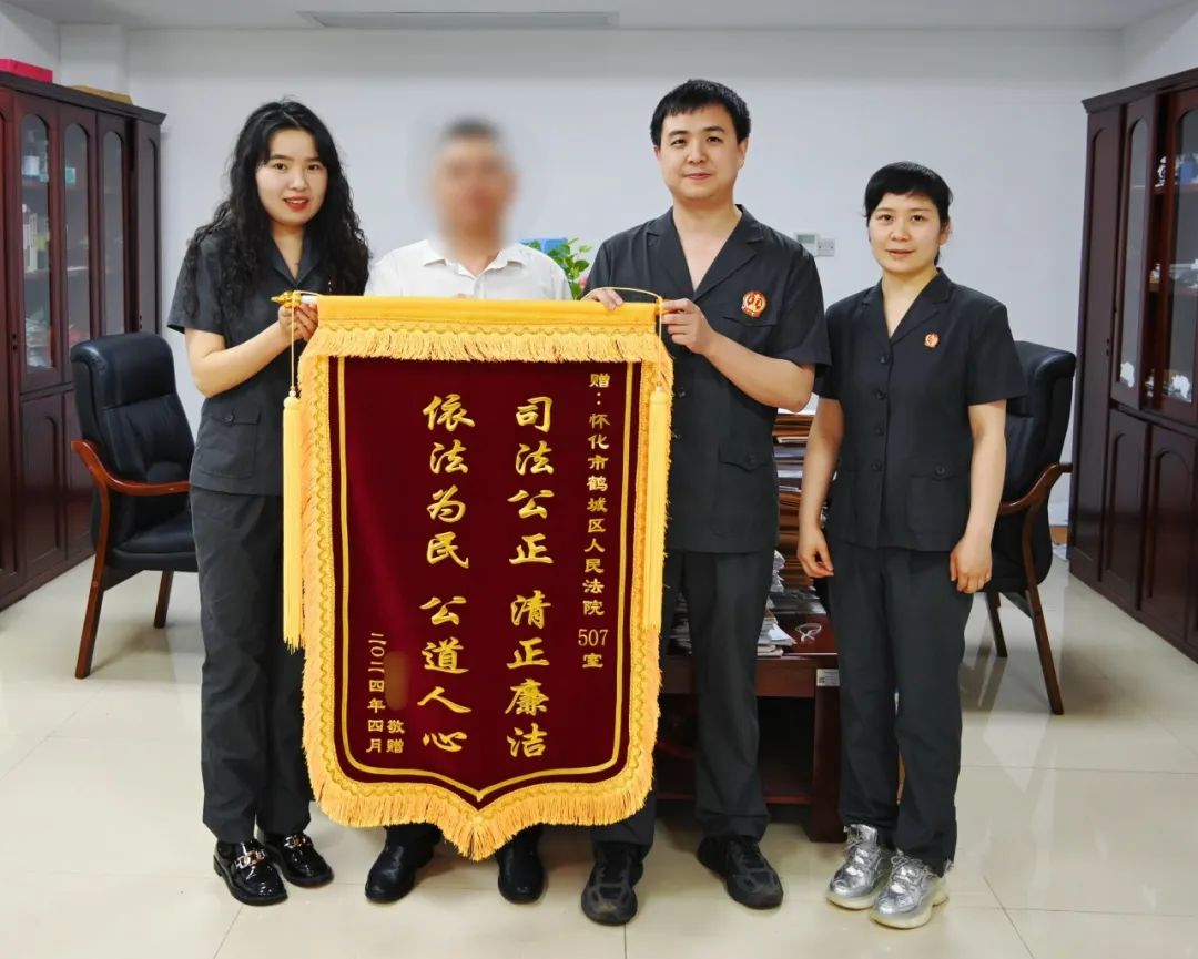 送锦旗给法官的赞美词