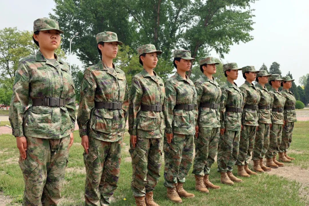 部队女兵训练图片