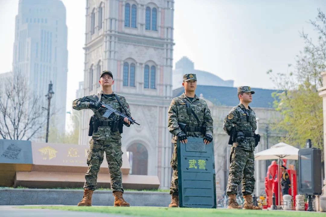 武汉封城武警图片