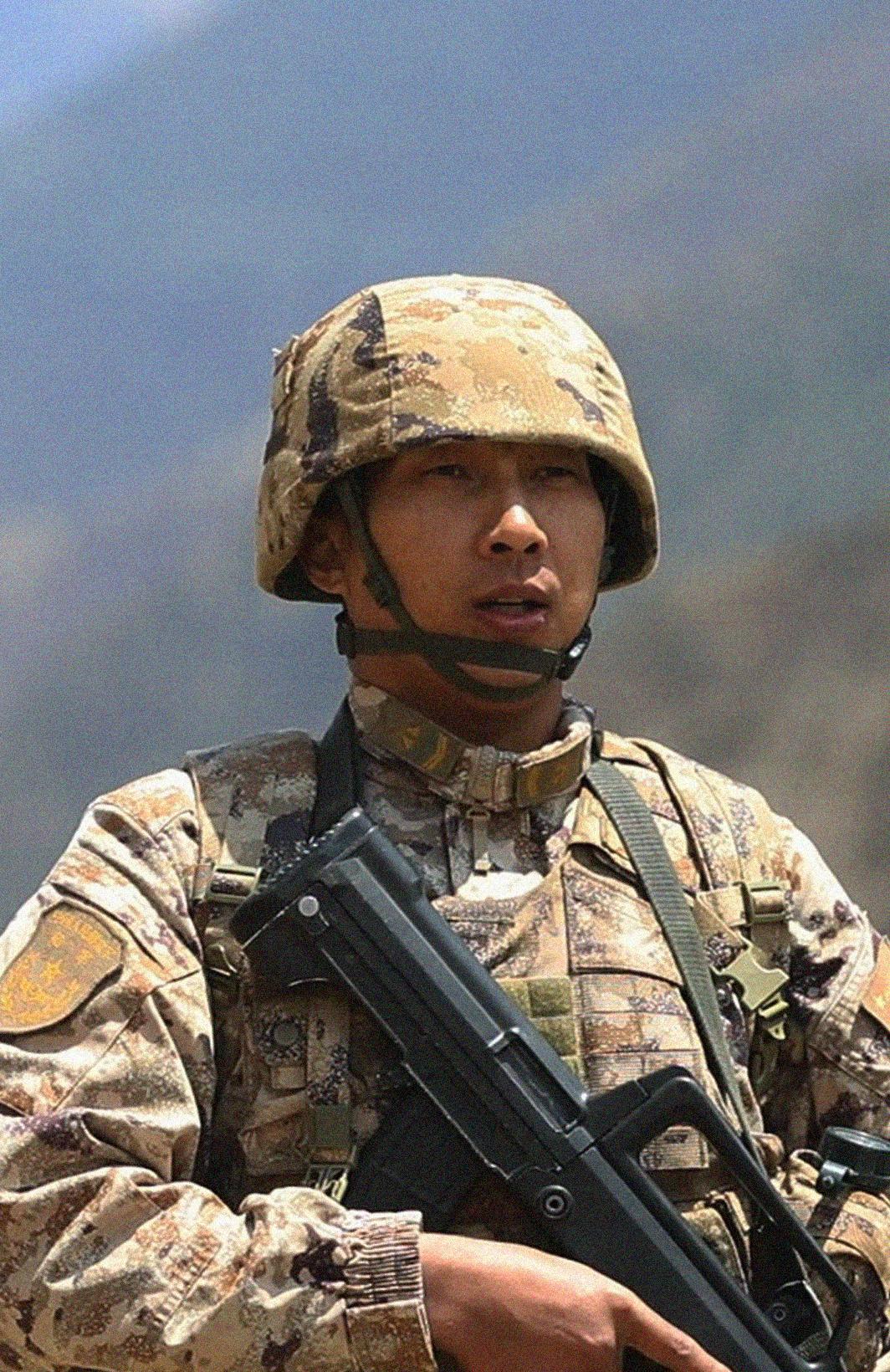 默默守护""不求惊天动地武警山东总队聊城支队张琦清澈的爱,只为中国"