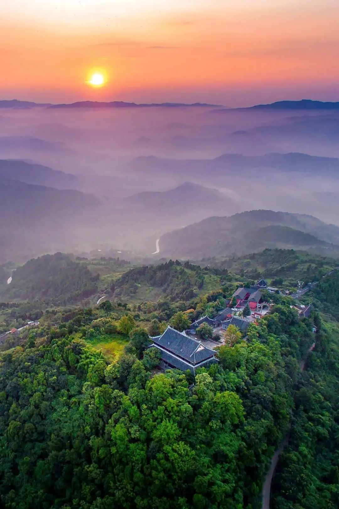 成都龙泉山脉最高峰图片