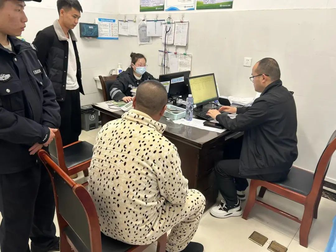 【精准出击 利剑执行】一通电话,东兴区法院"执行110"