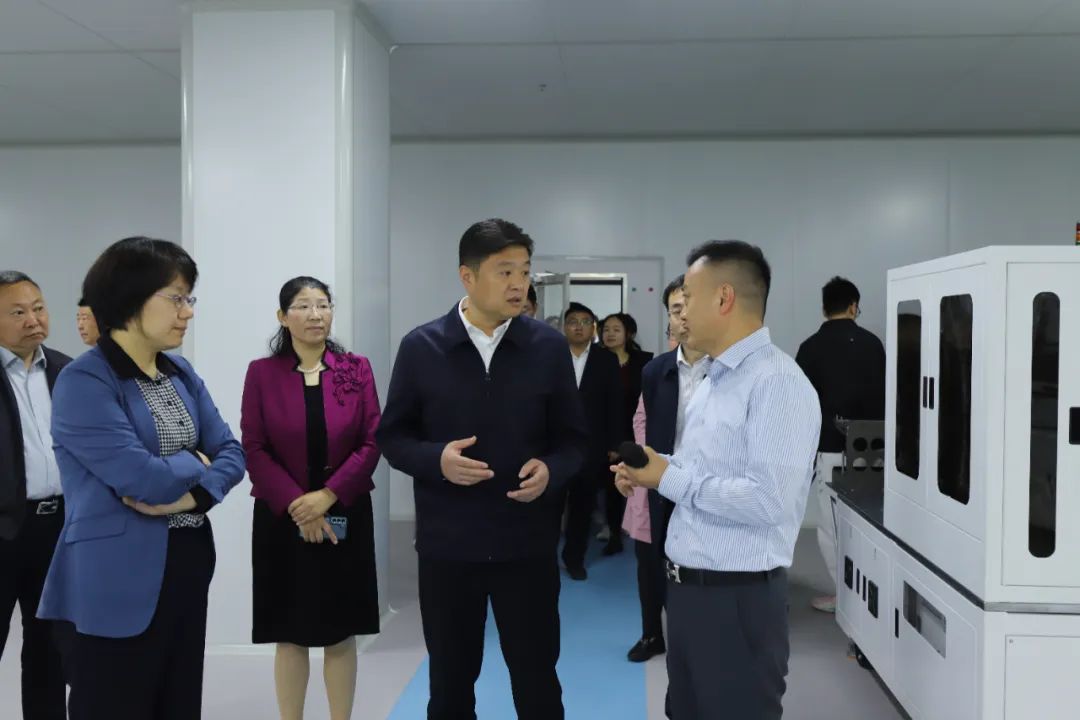 主任张延峰带队视察"3 x"产业集群培育情况,区人大常委会副主任赵欣