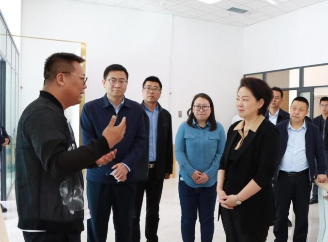 在白银区数字经济商务区,中创博利科技控股有限公司,张莉了解了项目