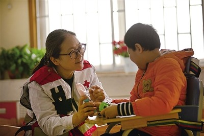 2023年1月,河南省儿童医院红十字志愿者在市儿童福利院开展慰问活动为