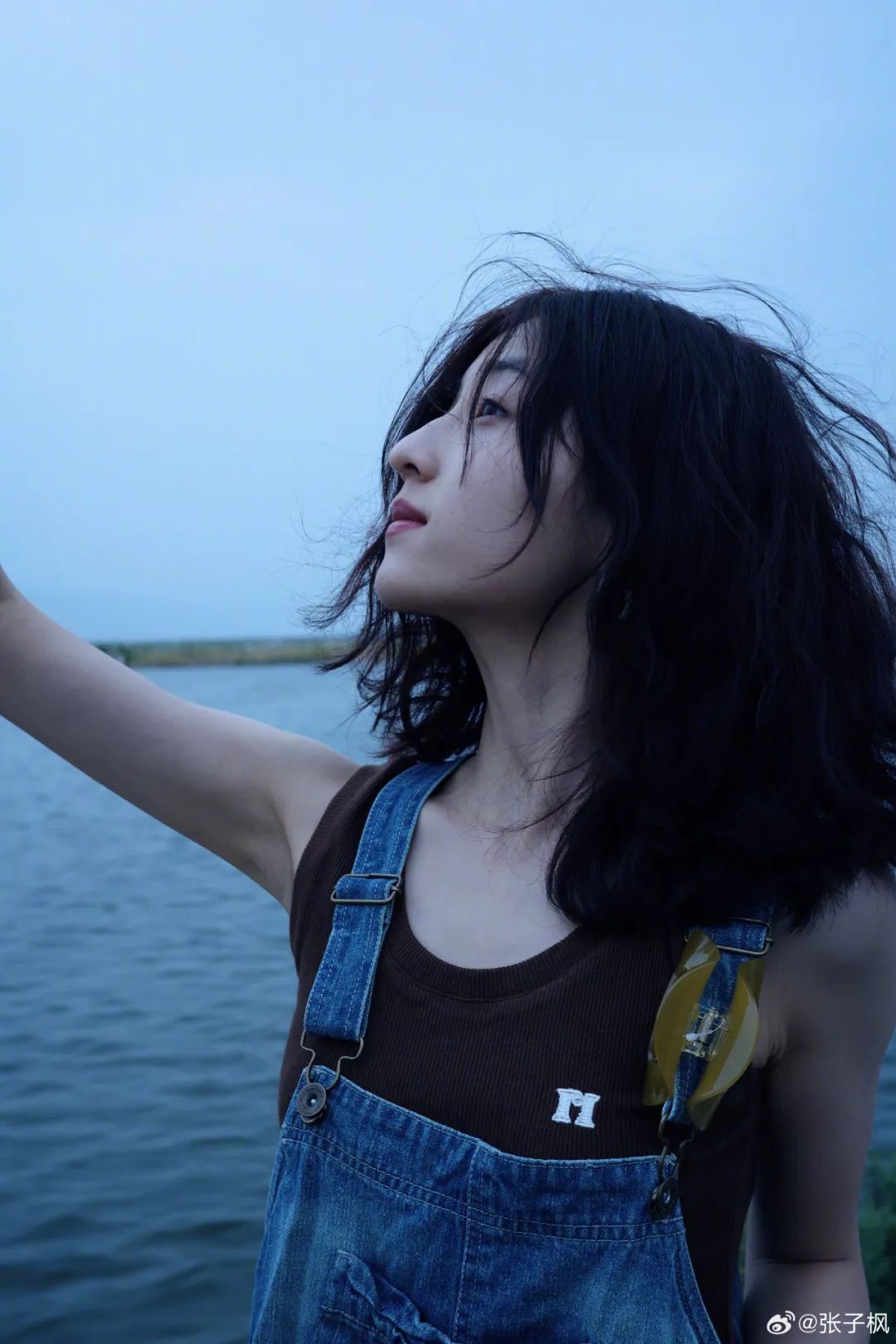 22岁的张子枫,不"端水"了