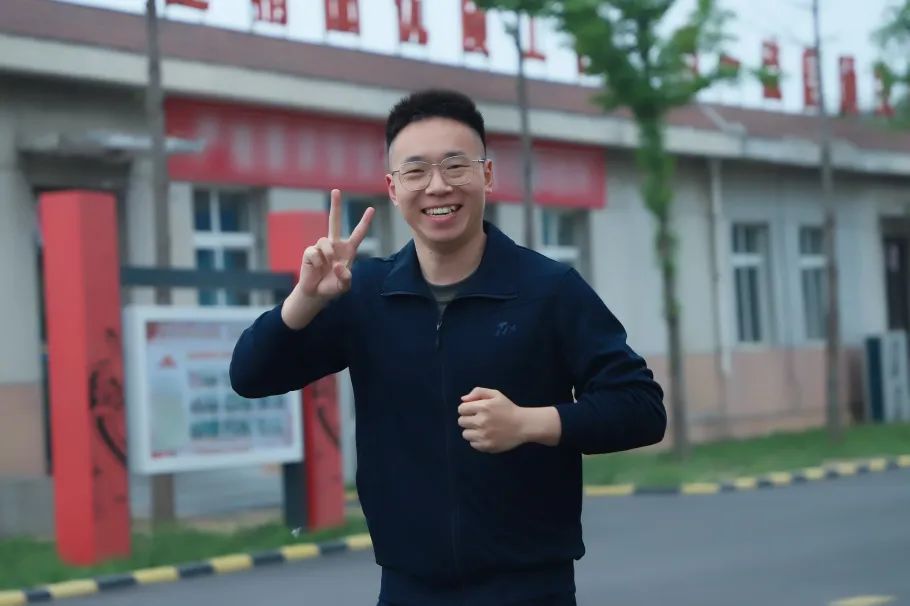世界微笑日 | 中国军人的笑容阳光又治愈