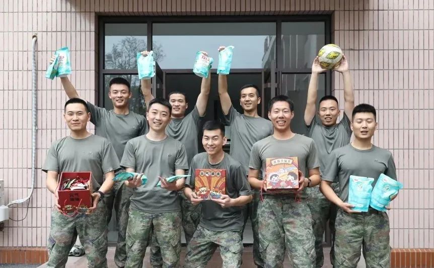 世界微笑日 | 中国军人的笑容阳光又治愈