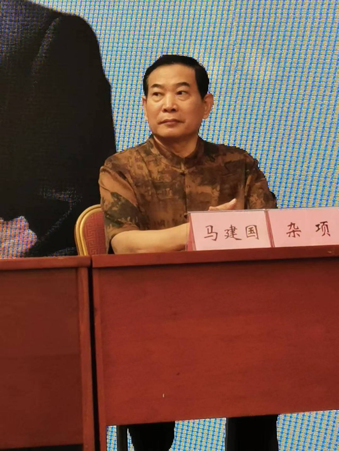 马建国:中国高级珠宝艺术品鉴定评估师,中国收藏家协会会员,山东省