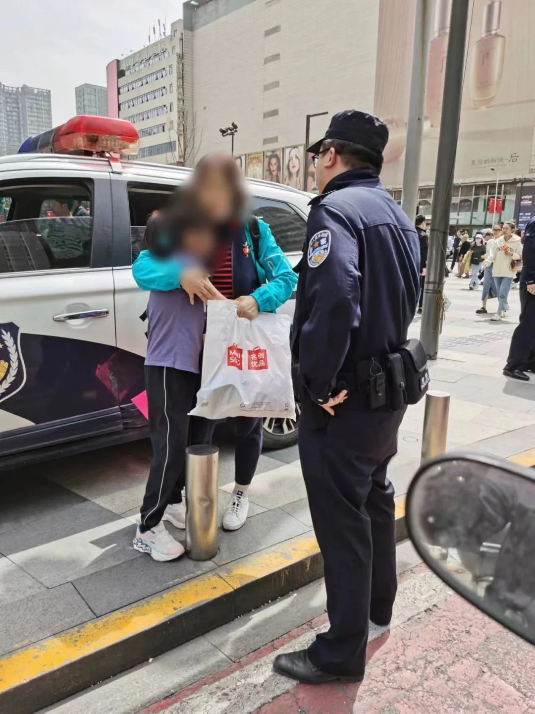 长沙这个警务室,搬进了国金中心!