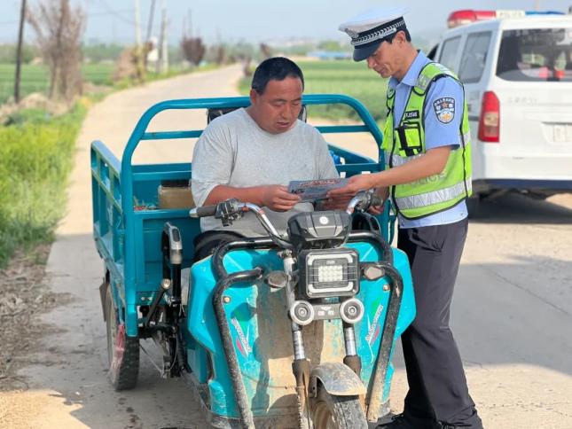 【三轮车违法载人专项整治】【法润平安 文明相伴】临汾公安交警组织