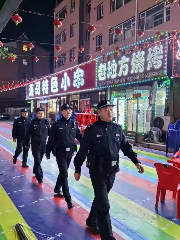 【警地融合 警民融合】树文派出所"红袖标"守护"夜经济"