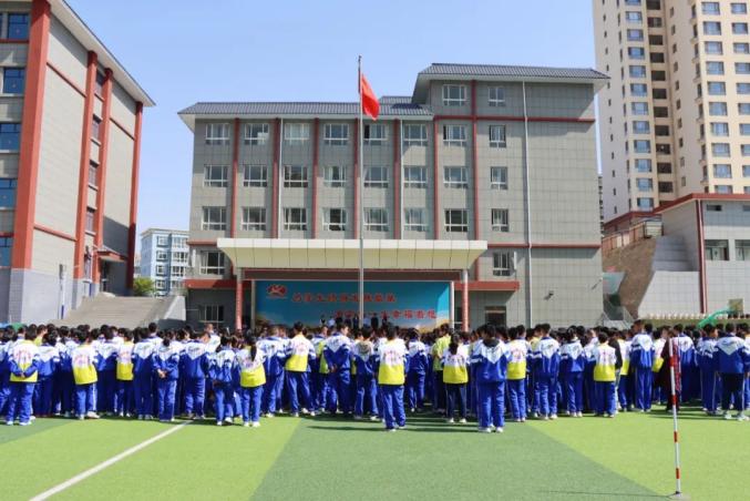 应急演练进校园 安全防线筑心间