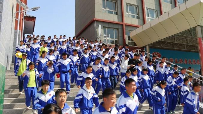 应急演练进校园 安全防线筑心间
