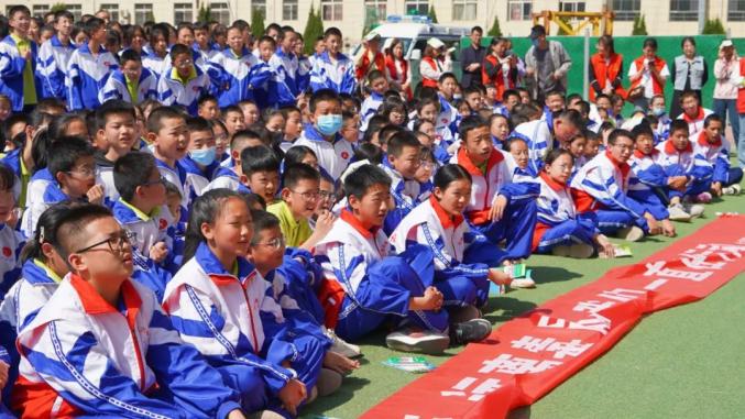 白银市第六中学学生陈言说:"今天的这场活动,让我学到了很多的急救
