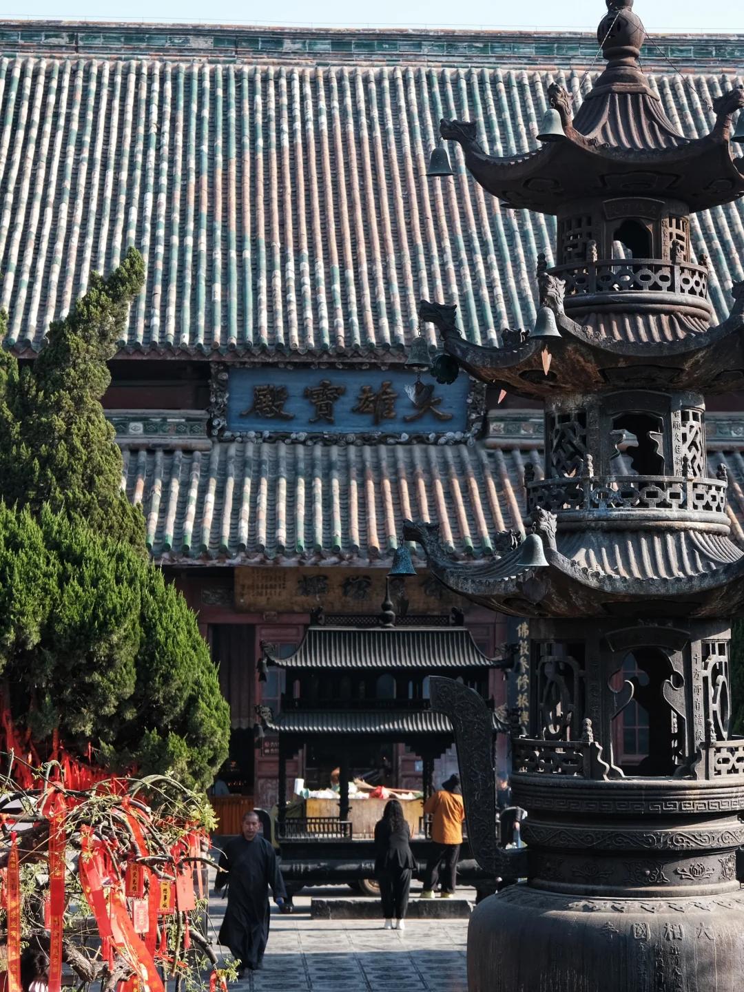 因王婆爆火,上亿人来脱单,这座碳水之城,20r吃完一条街