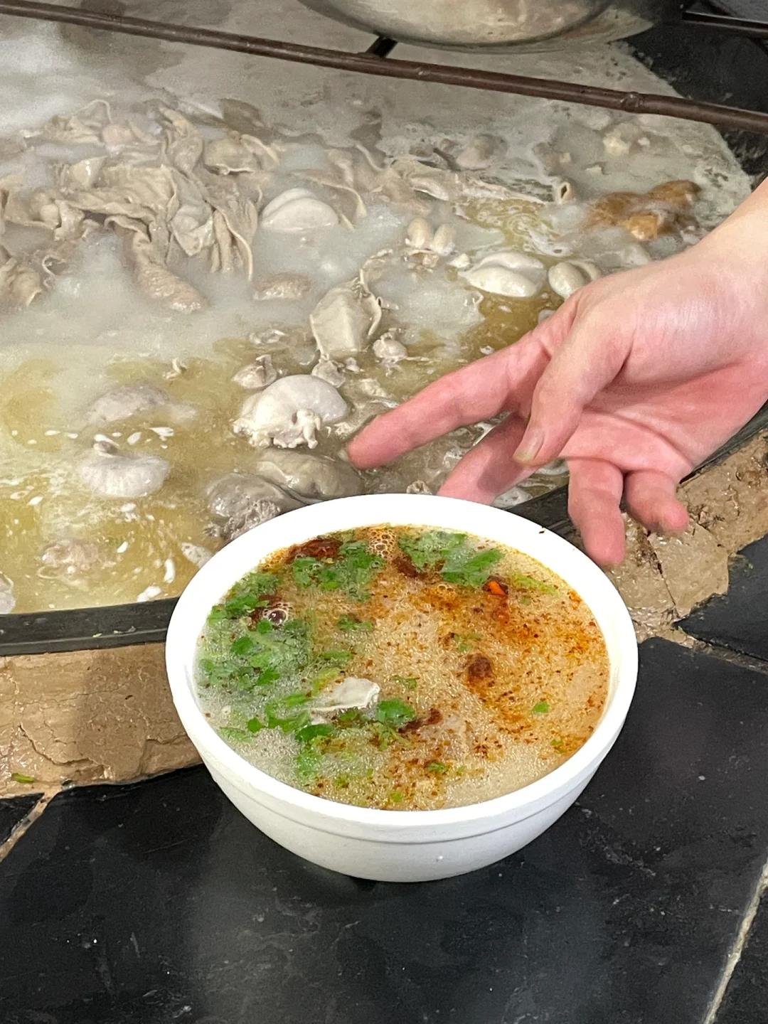 因王婆爆火,上亿人来脱单,这座碳水之城,20r吃完一条街