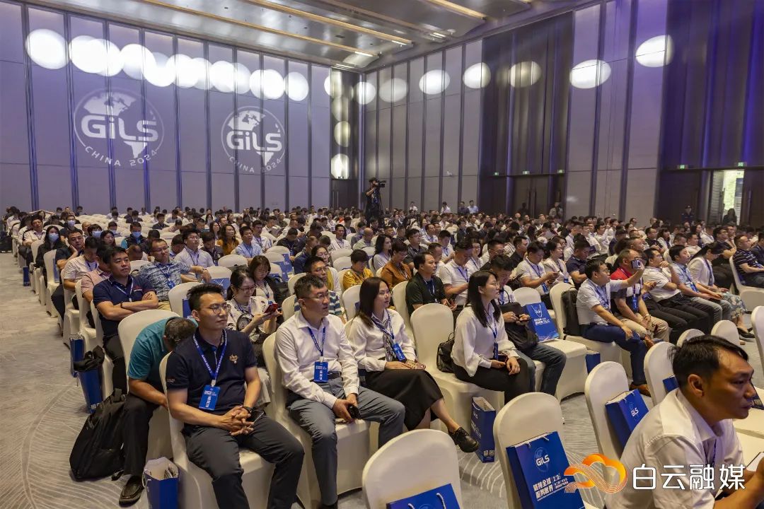 商协会来自政府机构,行业专家,峰会现场以"链接全球,服务世界"为主题