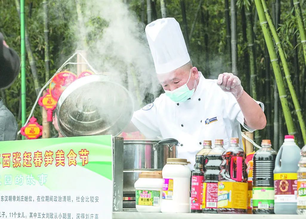 "五一"假期,焦作文旅市场还举办了"首届怀川美食文化节""网络达人话
