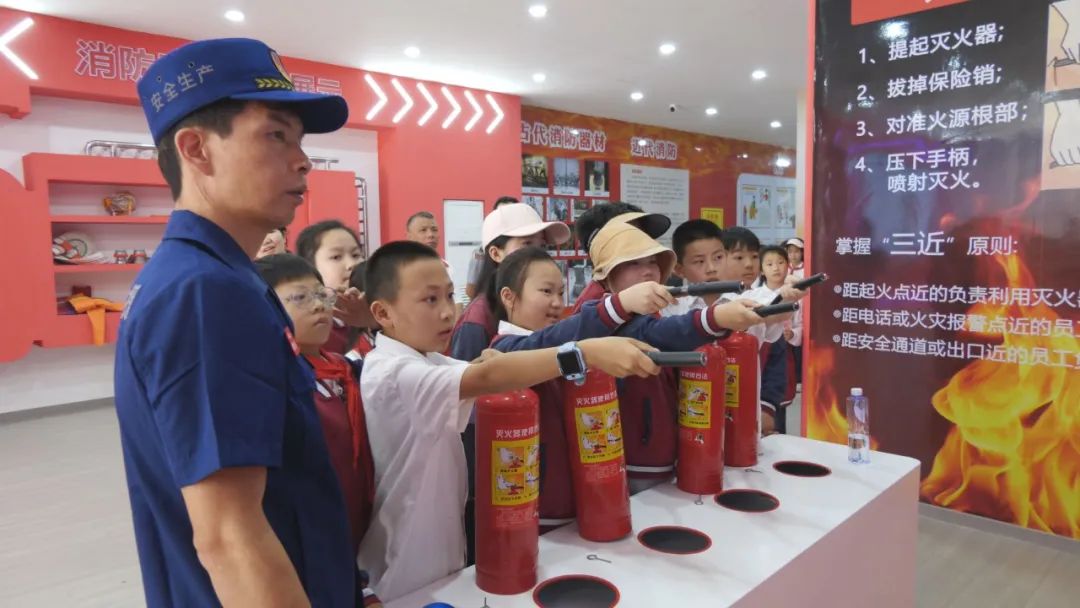 附属黄家湖小学1100余名学生来到中国(南昌)现代职教城生命教育体验馆