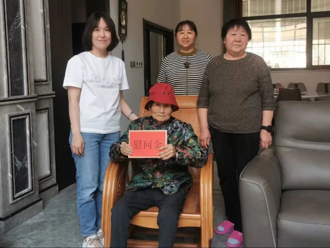 在母亲节来临之际 顺义区妇联走访慰问老妇救会主任