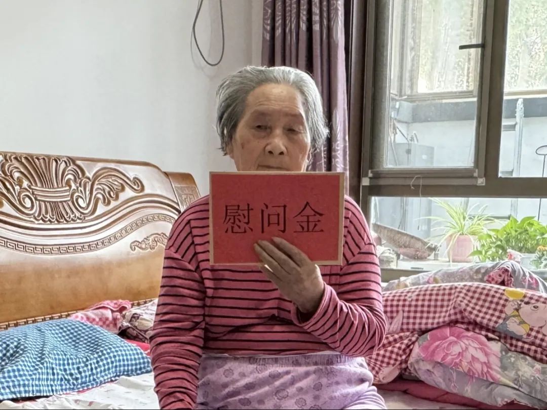 在母亲节来临之际 顺义区妇联走访慰问老妇救会主任