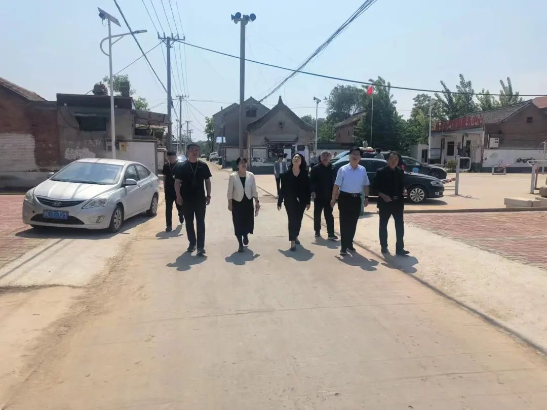 市国动办到八里营镇赵苑村开展"双百村"帮扶工作