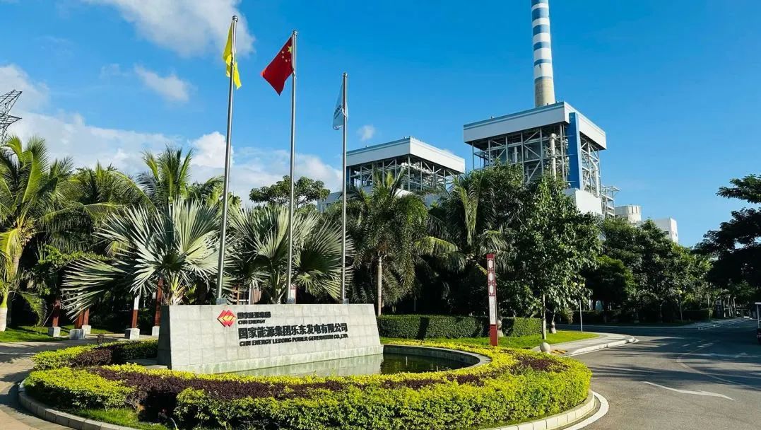 海风习习,椰林树影,碧海蓝天,满目苍翠,绿色环保理念体现在这座大型火