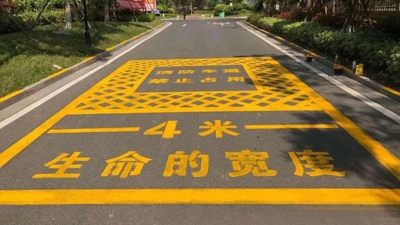 想把这里当停车位,劝你不要太任性.