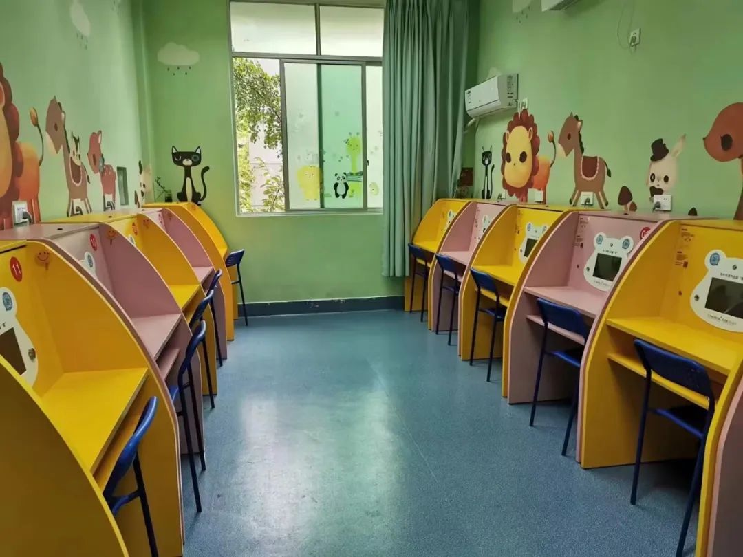 妈妈心选:张娅曦,对待小朋友和家属耐心,热情,亲和力强,专业技术过硬.