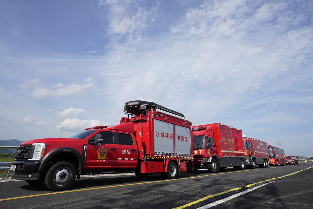 零距离感受演习场!——上海消防参演"应急使命·2024"联合救援演习