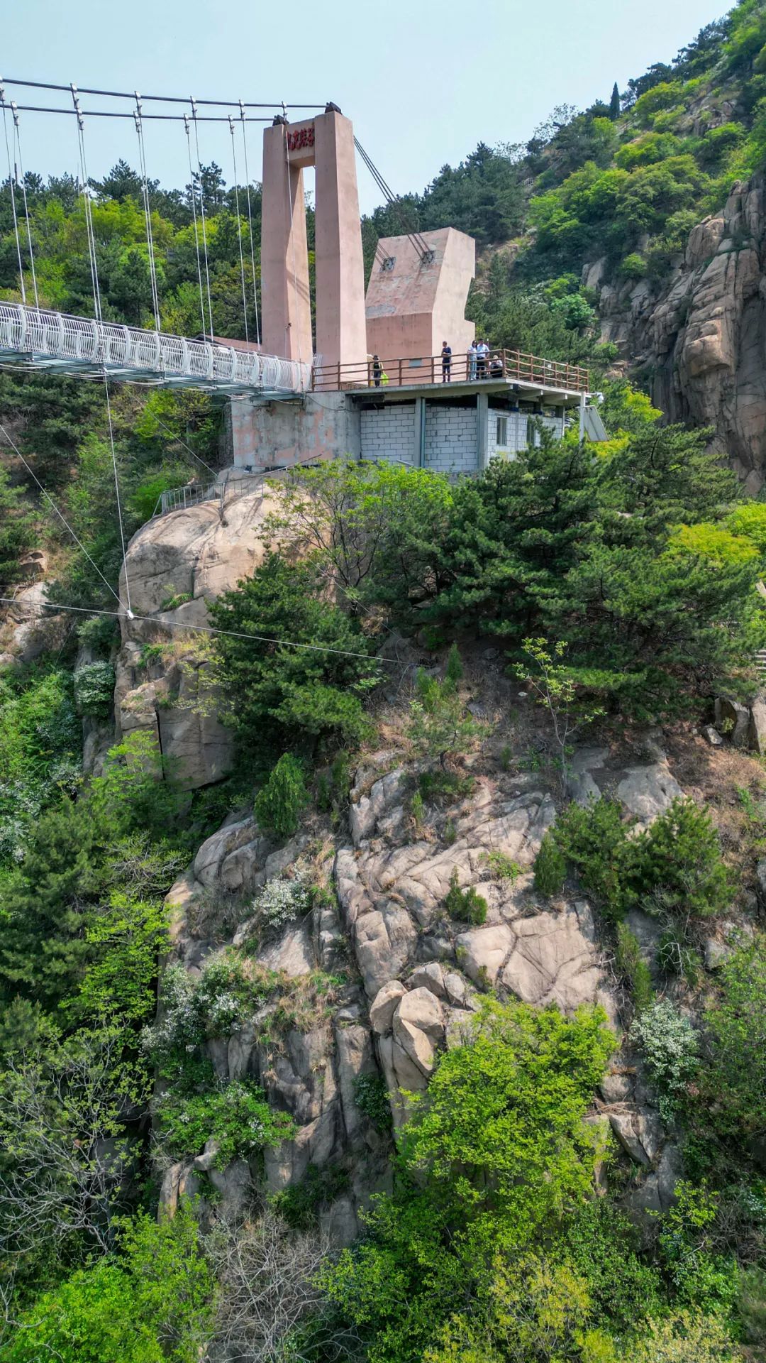 旅游区这里还有"云深不知处"的石云山山势雄奇,形似泰山的金泰山缥缈