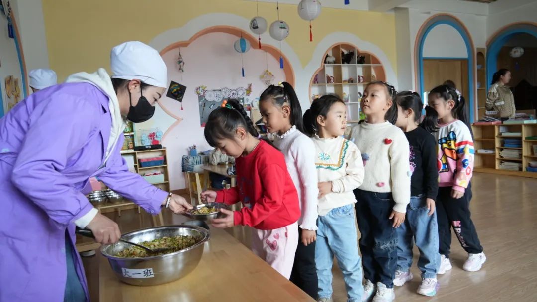 【创建全国文明城市 我们在行动】肃南:"筷"乐"食"刻 文明用餐